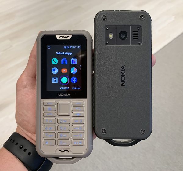 Nokia 800 Toughin värivaihtoehdot.
