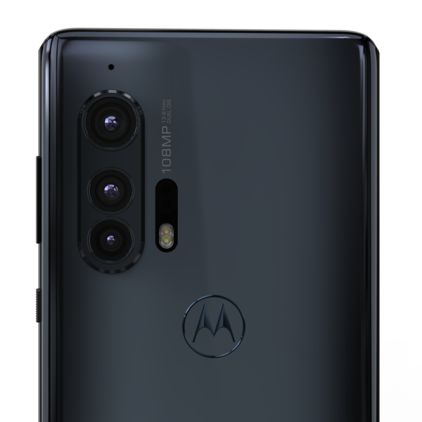 Motorola edge+ on varustettu 108 megapikselin pääkameralla, 16 megapikselin ultralaajakulmakameralla sekä 8 megapikselin 3x-telekameralla.