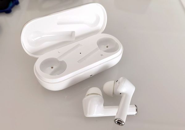 Honor Magic Earbuds -kuulokkeet ovat hinta-laatusuhteeltaan hyvät.