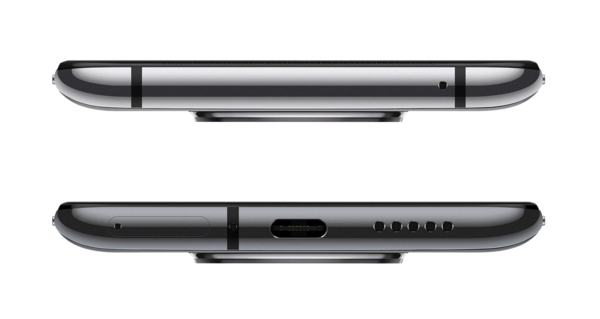 OnePlus 7T:n pohjassa on edelleen vain USB-C-liitäntä sekä mikrofoni/kaiutinaukot.